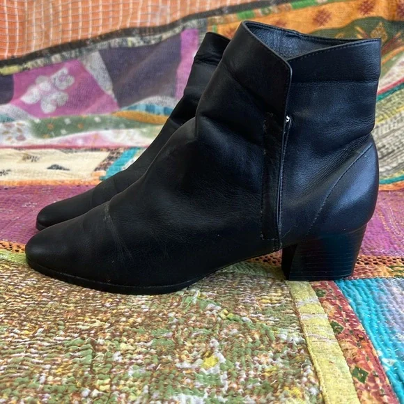 Vintage black pointy leather boots with stacked heel size 8.5 - Picture 4 of 6